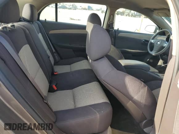 2012 Chevrolet Malibu 1LS z VIN 1G1ZB5E06CF322160, wystawiony jako Copart lot #84866225 z przebiegiem 84 438 mil mil oraz Szkoda całkowita • Salvage title. Historia ofert i sprzedaży dostępna na DreamBid. Obrazek 10.