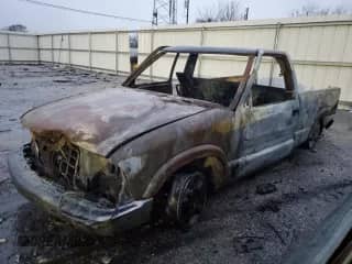 2000 Chevrolet S-10 LS с VIN 1GCDT14W8YK207488, выставлен на аукционе Copart как лот 87029044 с пробегом Не указан миль и На запчасти • Non repairable. История ставок и продаж доступна на DreamBid. Изображение 1.