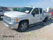 2013 Chevrolet Silverado 1500 LT z VIN 1GCRCSE06DZ256714, wystawiony jako IAAI lot #43160510 z przebiegiem 95 035 mil mil oraz . Historia ofert i sprzedaży dostępna na DreamBid. Obrazek 2.