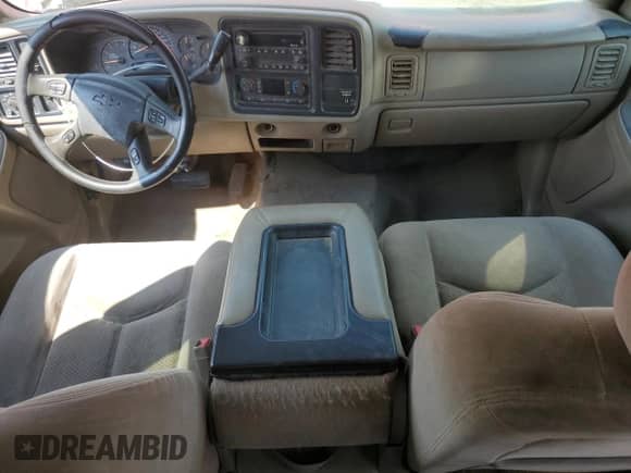2003 Chevrolet Silverado 2500HD LT z VIN 1GCHK29163E311203, wystawiony jako Copart lot #69152065 z przebiegiem 211 065 mil mil oraz Szkoda całkowita • Salvage title. Historia ofert i sprzedaży dostępna na DreamBid. Obrazek 8.