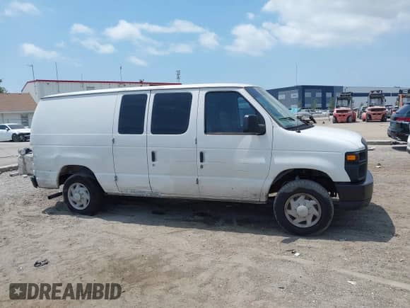 2008 Ford Econoline Cargo Commercial with VIN 1FTNE14W98DA34986, listed as a IAAI auction lot 42216226 with 310,474 mi miles and . Bid and sale history available at DreamBid. Image 12.
