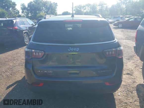 2018 Jeep Compass Limited z VIN 3C4NJDCB3JT231213, wystawiony jako IAAI lot #43024408 z przebiegiem 90 797 mil mil oraz . Historia ofert i sprzedaży dostępna na DreamBid. Obrazek 16.