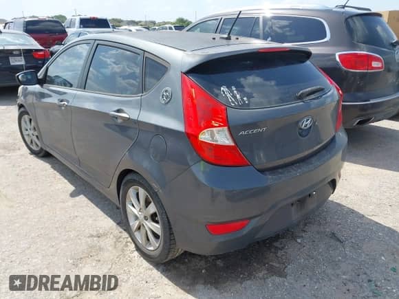 2012 Hyundai Accent SE z VIN KMHCU5AE9CU003190, wystawiony jako IAAI lot #42846134 z przebiegiem 322 953 mil mil oraz . Historia ofert i sprzedaży dostępna na DreamBid. Obrazek 3.