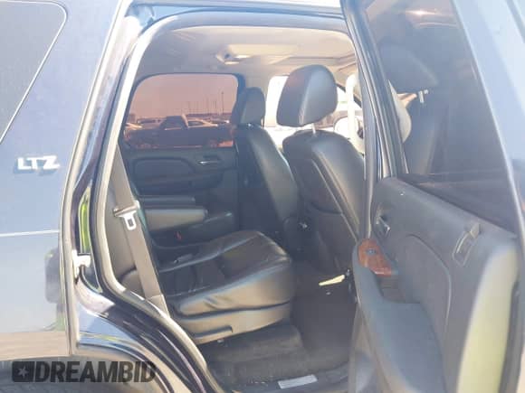 2007 Chevrolet Tahoe LT z VIN 1GNFC13097J388666, wystawiony jako IAAI lot #43146745 z przebiegiem 172 584 mil mil oraz . Historia ofert i sprzedaży dostępna na DreamBid. Obrazek 8.