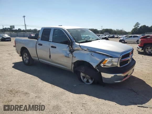 2018 Ram 1500 Tradesman z VIN 1C6RR6FT2JS330673, wystawiony jako Copart lot #84777565 z przebiegiem 106 434 mil mil oraz Szkoda całkowita • Salvage title. Historia ofert i sprzedaży dostępna na DreamBid. Obrazek 4.