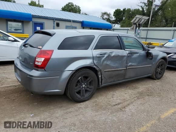 2007 Dodge Magnum with VIN 2D4FV47V67H744408, listed as a Copart auction lot 70767215 with 156,584 mi miles and Salvage title. Bid and sale history available at DreamBid. Image 3.