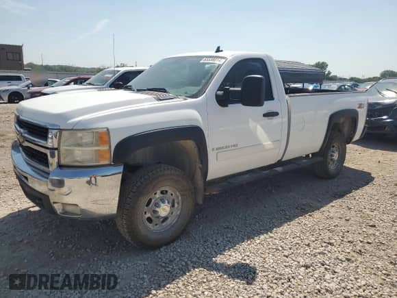 2007 Chevrolet Silverado 2500HD 1LT z VIN 1GCHK24667E575899, wystawiony jako Copart lot #65538014 z przebiegiem 296 144 mil mil oraz Szkoda całkowita • Salvage title. Historia ofert i sprzedaży dostępna na DreamBid. Obrazek 1.