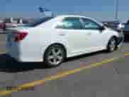 2013 Toyota Camry SE z VIN 4T1BF1FK3DU281842, wystawiony jako IAAI lot #43324055 z przebiegiem 192 474 mil mil oraz . Historia ofert i sprzedaży dostępna na DreamBid. Obrazek 4.