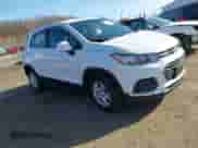 2018 Chevrolet Trax LS z VIN KL7CJNSBXJB647725, wystawiony jako IAAI lot #41909374 z przebiegiem 68 135 mil mil oraz . Historia ofert i sprzedaży dostępna na DreamBid. Obrazek 1.