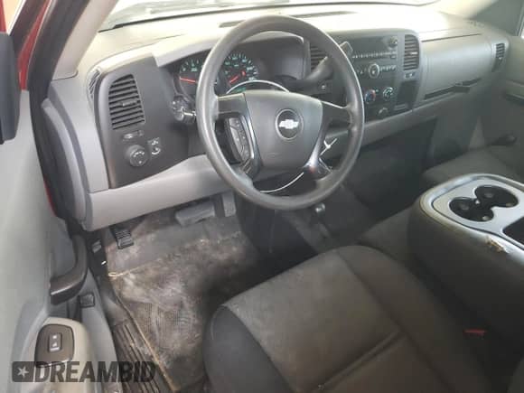 2013 Chevrolet Silverado 1500 Work Truck z VIN 1GCNKPEX8DZ174642, wystawiony jako Copart lot #61579325 z przebiegiem 196 008 mil mil oraz Szkoda całkowita • Salvage title. Historia ofert i sprzedaży dostępna na DreamBid. Obrazek 8.