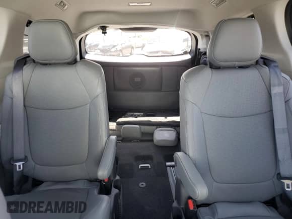 2024 Toyota Sienna Limited z VIN 5TDZRKEC2RS211061, wystawiony jako Copart lot #70225025 z przebiegiem 21 736 mil mil oraz Szkoda całkowita • Salvage title. Historia ofert i sprzedaży dostępna na DreamBid. Obrazek 10.