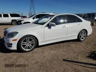2014 Mercedes-Benz C 250 Sport с VIN WDDGF4HB6EA952812, выставлен на аукционе Copart как лот 87303155 с пробегом 159 094 миль миль и Списание • Salvage title. История ставок и продаж доступна на DreamBid. Изображение 1.