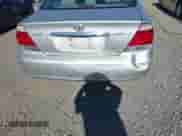 2005 Toyota Camry LE z VIN 4T1BE30K75U032758, wystawiony jako IAAI lot #43315191 z przebiegiem 217 300 mil mil oraz . Historia ofert i sprzedaży dostępna na DreamBid. Obrazek 17.