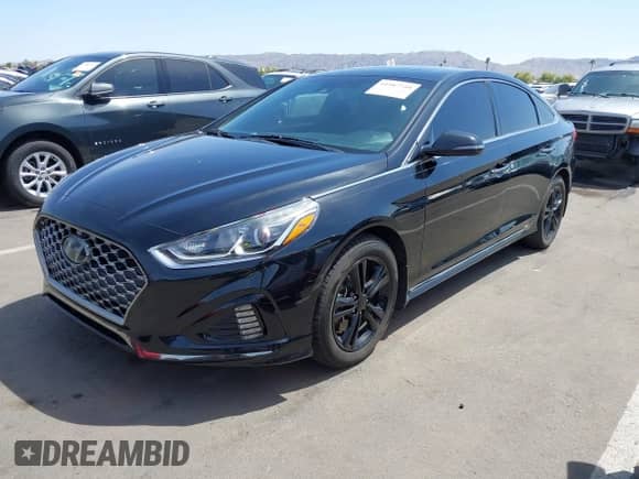 2019 Hyundai Sonata Sport с VIN 5NPE34AF2KH792374, выставлен на аукционе IAAI как лот 41987740 с пробегом 77 209 миль миль и . История ставок и продаж доступна на DreamBid. Изображение 2.