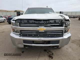 2015 Chevrolet Silverado 2500HD Work Truck z VIN 1GC1KUE81FF569806, wystawiony jako Copart lot #90887985 z przebiegiem 160 674 mil mil oraz Czysty tytuł • Clean title. Historia ofert i sprzedaży dostępna na DreamBid. Obrazek 5.
