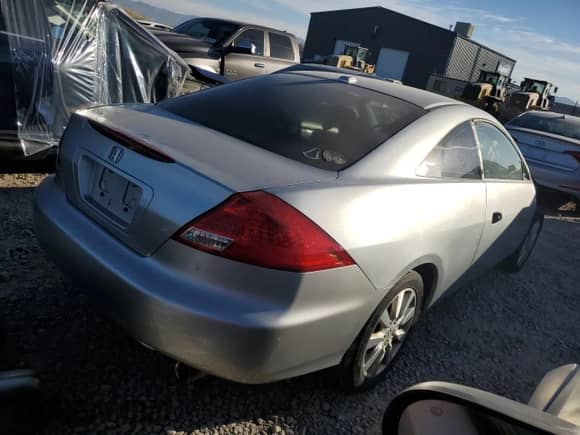 2007 Honda Accord EX-L with VIN 1HGCM82727A000050, listed as a Copart auction lot 75704444 with 332,157 mi miles and Salvage title. Bid and sale history available at DreamBid. Image 3.