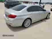 2016 BMW 5 Series 550i z VIN WBAKN9C57GD962477, wystawiony jako Copart lot #57103575 z przebiegiem 57 574 mil mil oraz Czysty tytuł • Clean title. Historia ofert i sprzedaży dostępna na DreamBid. Obrazek 4.