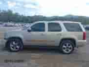 2007 Chevrolet Tahoe LTZ z VIN 1GNFK13097R108670, wystawiony jako IAAI lot #43330922 z przebiegiem 300 850 mil mil oraz . Historia ofert i sprzedaży dostępna na DreamBid. Obrazek 15.