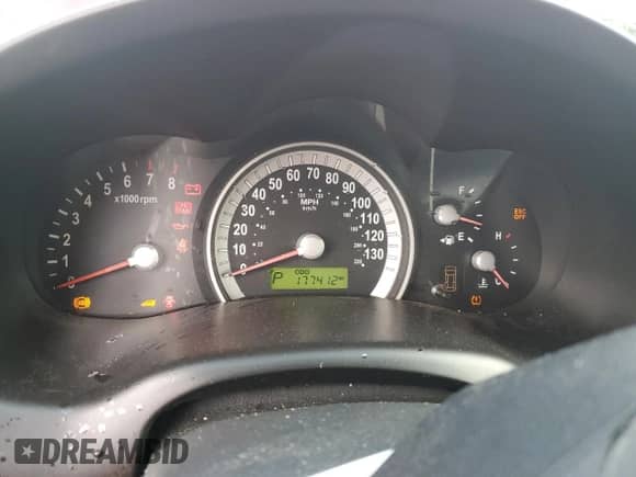 2007 Hyundai Entourage GLS с VIN KNDMC233376025928, выставлен на аукционе Copart как лот 66383495 с пробегом 177 412 миль миль и Списание • Salvage title. История ставок и продаж доступна на DreamBid. Изображение 9.