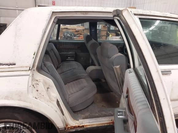 1987 Chevrolet Caprice z VIN 1G1BU51H2HX119971, wystawiony jako IAAI lot #42801094 z przebiegiem 90 557 mil mil oraz . Historia ofert i sprzedaży dostępna na DreamBid. Obrazek 8.
