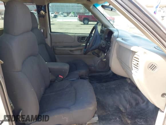 2003 Chevrolet S-10 LS with VIN 1GCCS19X138250401, listed as a IAAI auction lot 42649896 with 145,776 mi miles and . Bid and sale history available at DreamBid. Image 5.