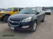 2010 Chevrolet Traverse LS z VIN 1GNLVEED1AS104551, wystawiony jako IAAI lot #42656402 z przebiegiem 196 118 mil mil oraz . Historia ofert i sprzedaży dostępna na DreamBid. Obrazek 2.