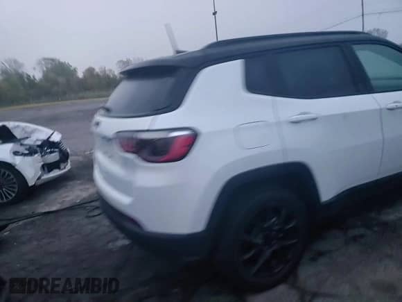 2024 Jeep Compass Latitude with VIN 3C4NJDBN3RT133628, listed as a Copart auction lot 81504385 with 8,745 mi miles and Non repairable. Bid and sale history available at DreamBid. Image 14.