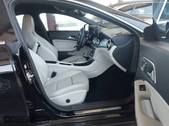 2018 Mercedes-Benz CLA 250 с VIN WDDSJ4EB5JN537027, выставлен на аукционе IAAI как лот 42731984 с пробегом 123 871 миль миль и . История ставок и продаж доступна на DreamBid. Изображение 5.