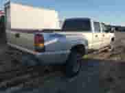 2005 Chevrolet Silverado 3500 LT z VIN 1GCJC33295F842978, wystawiony jako Copart lot #76888184 z przebiegiem Nie podano mil oraz Szkoda całkowita • Salvage title. Historia ofert i sprzedaży dostępna na DreamBid. Obrazek 4.