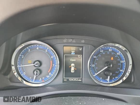 2019 Toyota Corolla LE z VIN 5YFBURHE4KP857447, wystawiony jako Copart lot #70769985 z przebiegiem 104 352 mil mil oraz Szkoda całkowita • Salvage title. Historia ofert i sprzedaży dostępna na DreamBid. Obrazek 9.