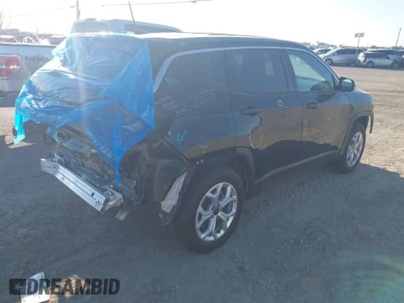 2025 Jeep Compass Sport z VIN 3C4NJDAN6ST539118, wystawiony jako IAAI lot #43150606 z przebiegiem 4 818 mil mil oraz . Historia ofert i sprzedaży dostępna na DreamBid. Obrazek 4.
