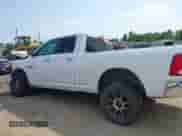 2018 Ram 1500 Big Horn z VIN 1C6RR7GT7JS106481, wystawiony jako IAAI lot #42441574 z przebiegiem 179 700 mil mil oraz . Historia ofert i sprzedaży dostępna na DreamBid. Obrazek 14.