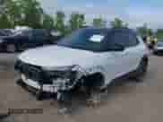 2022 Chevrolet TrailBlazer RS z VIN KL79MUSL8NB130952, wystawiony jako IAAI lot #42264409 z przebiegiem 24 201 mil mil oraz . Historia ofert i sprzedaży dostępna na DreamBid. Obrazek 18.