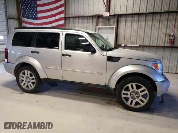 2010 Dodge Nitro Heat z VIN 1D4PT4GK8AW173741, wystawiony jako Copart lot #48310504 z przebiegiem 180 133 mil mil oraz Szkoda całkowita • Salvage title. Historia ofert i sprzedaży dostępna na DreamBid. Obrazek 4.