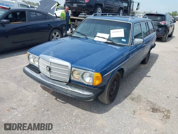 1984 Mercedes-Benz 300 z VIN WDBAB93AXEF005460, wystawiony jako IAAI lot #42868835 z przebiegiem 210 841 mil mil oraz . Historia ofert i sprzedaży dostępna na DreamBid. Obrazek 2.