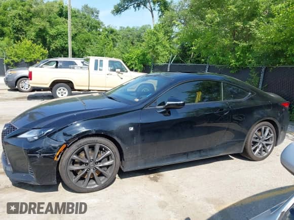 2019 Lexus RC 300 z VIN JTHHA5BC1K5010352, wystawiony jako IAAI lot #42413621 z przebiegiem 28 456 mil mil oraz . Historia ofert i sprzedaży dostępna na DreamBid. Obrazek 13.