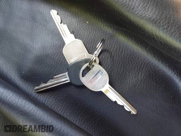 1994 Chevrolet Silverado 1500 z VIN 1GBDC14K2RZ171078, wystawiony jako IAAI lot #43529380 z przebiegiem 252 000 mil mil oraz . Historia ofert i sprzedaży dostępna na DreamBid. Obrazek 11.