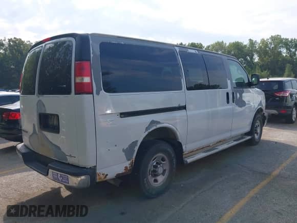 2007 Chevrolet Express Passenger с VIN 1GAHG35U871112554, выставлен на аукционе IAAI как лот 43154312 с пробегом 375 501 миль миль и . История ставок и продаж доступна на DreamBid. Изображение 4.