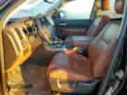 2011 Toyota Tundra Limited z VIN 5TFBY5F19BX202635, wystawiony jako Copart lot #90640075 z przebiegiem 151 787 mil mil oraz Czysty tytuł • Clean title. Historia ofert i sprzedaży dostępna na DreamBid. Obrazek 7.