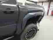 2024 Toyota Tacoma SR5 z VIN 3TMLB5JN7RM065128, wystawiony jako IAAI lot #42327526 z przebiegiem 8 385 mil mil oraz . Historia ofert i sprzedaży dostępna na DreamBid. Obrazek 6.