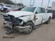 2020 Ram 1500 SLT z VIN 1C6RR6TT6LS136719, wystawiony jako IAAI lot #41722811 z przebiegiem 165 960 mil mil oraz . Historia ofert i sprzedaży dostępna na DreamBid. Obrazek 17.