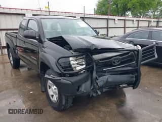 2013 Toyota Tacoma PreRunner z VIN 5TFTX4GN7DX025752, wystawiony jako IAAI lot #41903741 z przebiegiem 70 382 mil mil oraz . Historia ofert i sprzedaży dostępna na DreamBid. Obrazek 1.