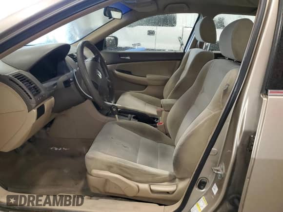 2003 Honda Accord LX z VIN 1HGCM56443A816895, wystawiony jako Copart lot #60211995 z przebiegiem 268 839 mil mil oraz Czysty tytuł • Clean title. Historia ofert i sprzedaży dostępna na DreamBid. Obrazek 7.