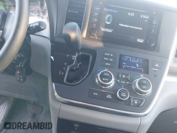 2017 Toyota Sienna LE Auto Access Seat с VIN 5TDKZ3DC2HS856414, выставлен на аукционе IAAI как лот 42640519 с пробегом 142 416 миль миль и . История ставок и продаж доступна на DreamBid. Изображение 11.