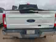 2019 Ford F-250 XL z VIN 1FT7X2B62KEC81439, wystawiony jako IAAI lot #43143386 z przebiegiem 148 419 mil mil oraz . Historia ofert i sprzedaży dostępna na DreamBid. Obrazek 6.