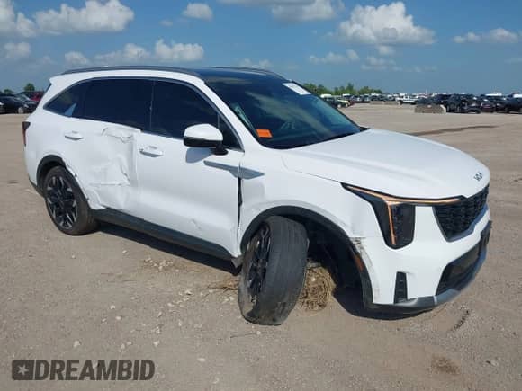 2025 Kia Sorento EX z VIN 5XYRH4JFXSG326301, wystawiony jako IAAI lot #42695332 z przebiegiem 19 187 mil mil oraz . Historia ofert i sprzedaży dostępna na DreamBid. Obrazek 1.