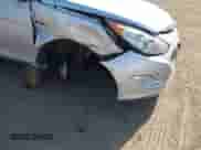 2012 Hyundai Sonata Hybrid z VIN KMHEC4A47CA026059, wystawiony jako IAAI lot #43347012 z przebiegiem 146 757 mil mil oraz . Historia ofert i sprzedaży dostępna na DreamBid. Obrazek 6.