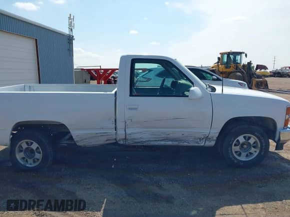 1995 Chevrolet Silverado 1500 z VIN 1GCEC14Z8SZ217712, wystawiony jako IAAI lot #42459235 z przebiegiem 172 963 mil mil oraz . Historia ofert i sprzedaży dostępna na DreamBid. Obrazek 13.