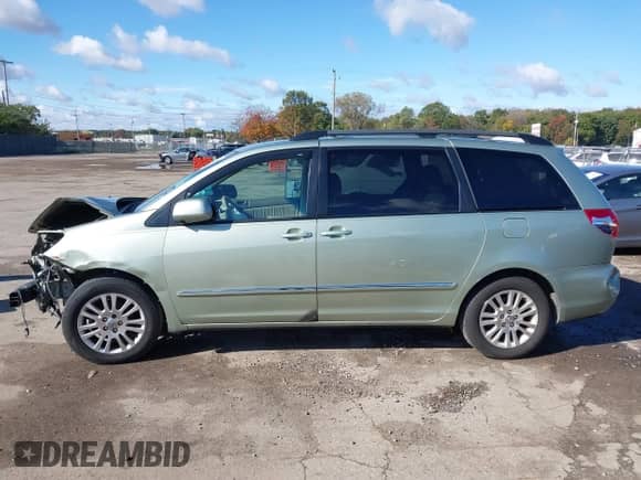2010 Toyota Sienna XLE с VIN 5TDYK4CC3AS322446, выставлен на аукционе IAAI как лот 40596185 с пробегом Не указан миль и . История ставок и продаж доступна на DreamBid. Изображение 15.