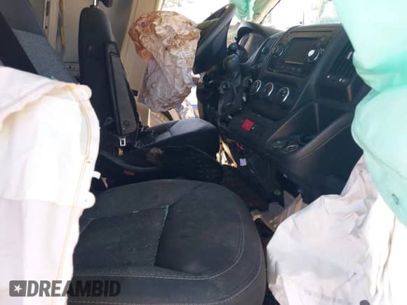 2020 Ram ProMaster Cargo z VIN 3C6TRVBG8LE127219, wystawiony jako IAAI lot #41229938 z przebiegiem Nie podano mil oraz . Historia ofert i sprzedaży dostępna na DreamBid. Obrazek 5.